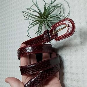 Vintage Harve Benard Wine/Sangria Skinny Snakeskin Belt Size 6